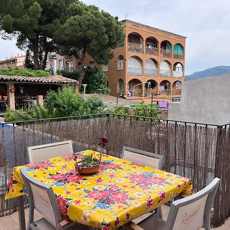 Alojamiento Con Encanto En Planta Superior Ideal Para Trabajo Y Escapadas Familiares En Montserrat Esparreguera Esterno foto