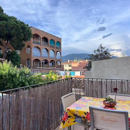 Alojamiento Con Encanto En Planta Superior Ideal Para Trabajo Y Escapadas Familiares En Montserrat Esparreguera Esterno foto