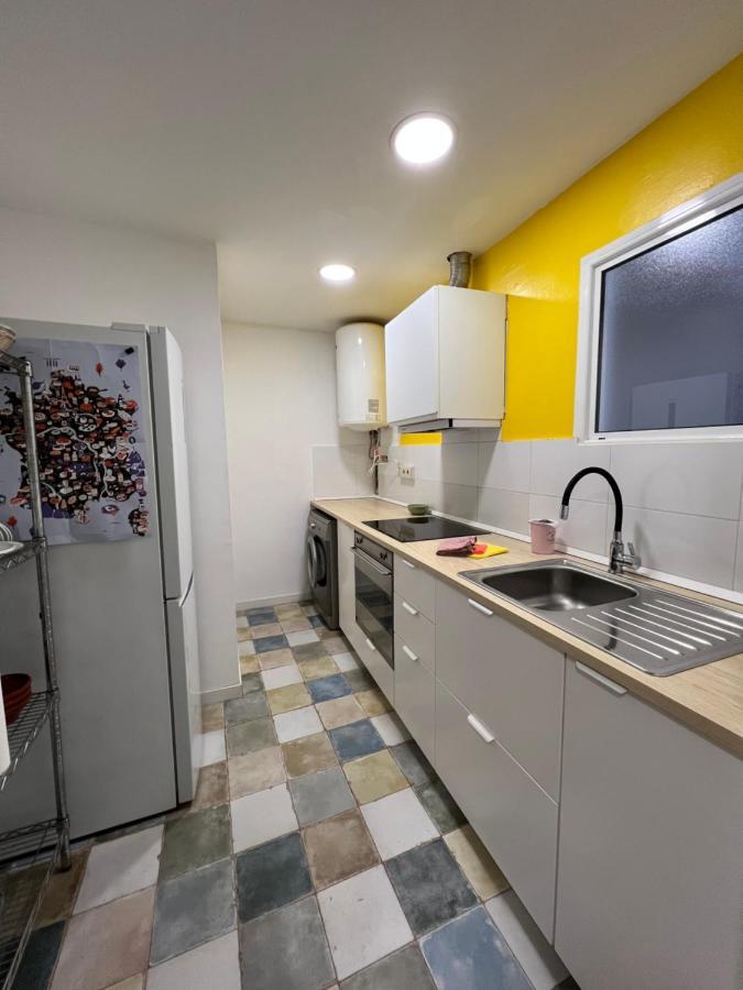 Alojamiento Con Encanto En Planta Superior Ideal Para Trabajo Y Escapadas Familiares En Montserrat Esparreguera Esterno foto