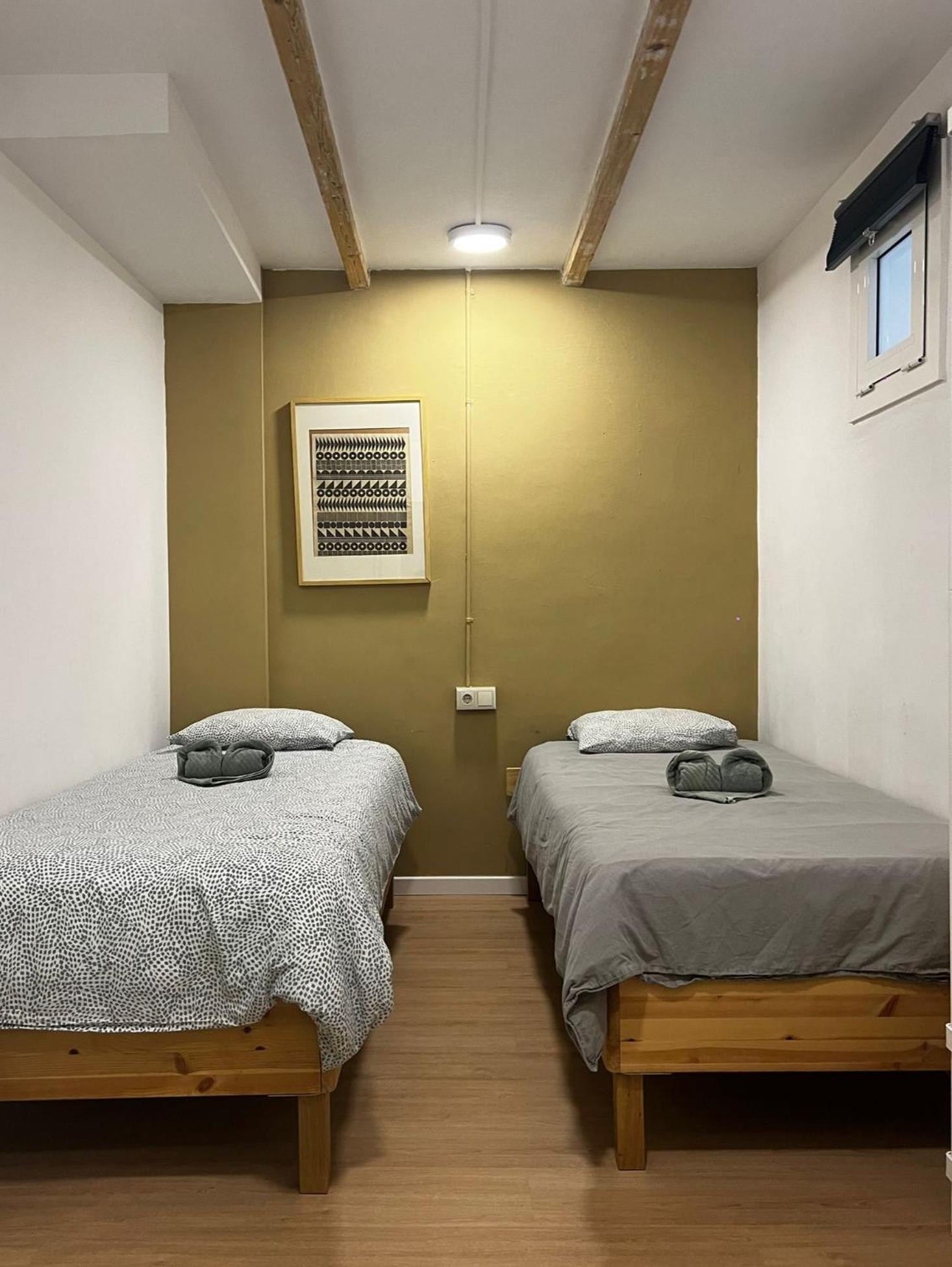 Alojamiento Con Encanto En Planta Superior Ideal Para Trabajo Y Escapadas Familiares En Montserrat Esparreguera Esterno foto