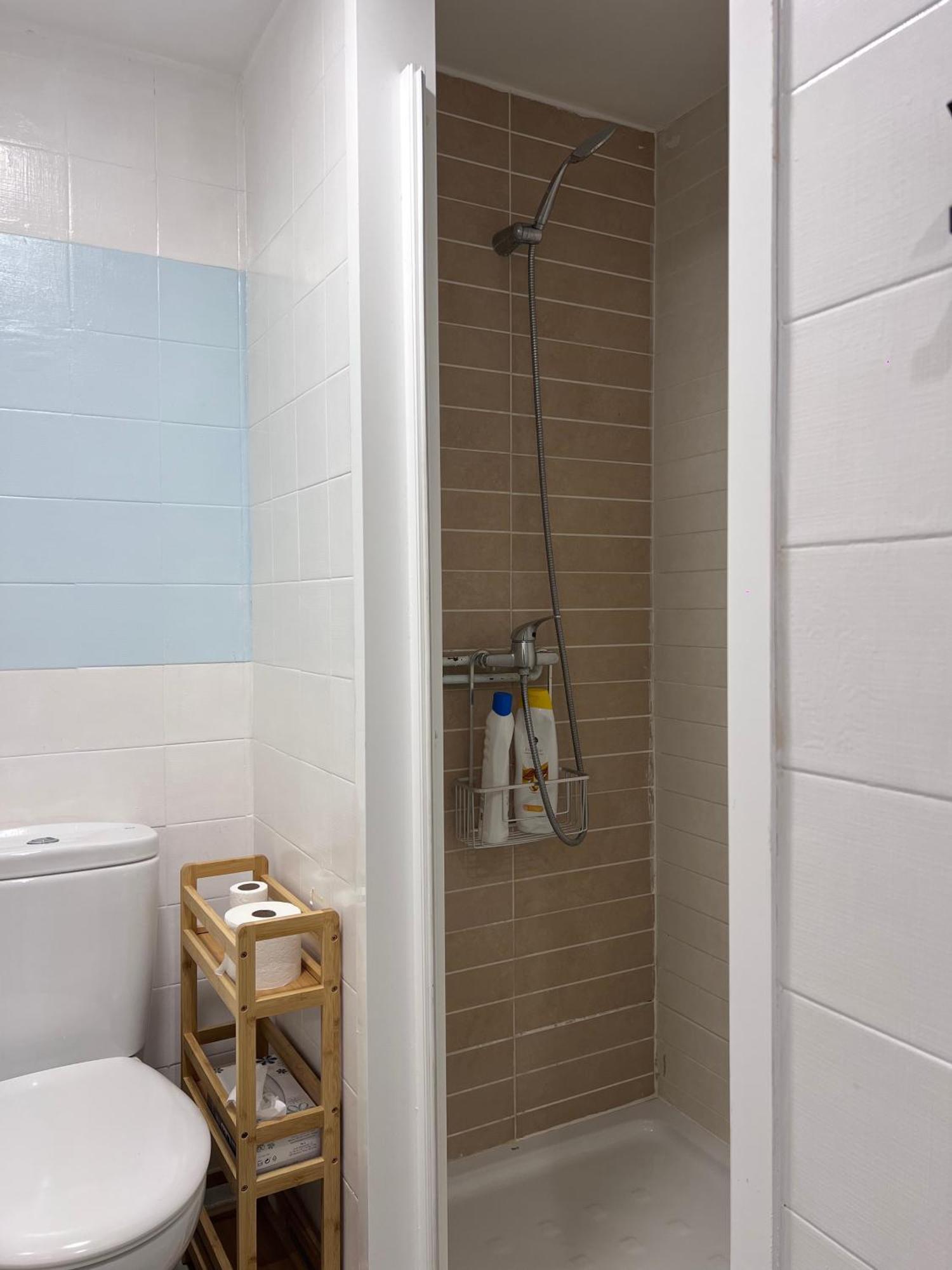 Alojamiento Con Encanto En Planta Superior Ideal Para Trabajo Y Escapadas Familiares En Montserrat Esparreguera Esterno foto